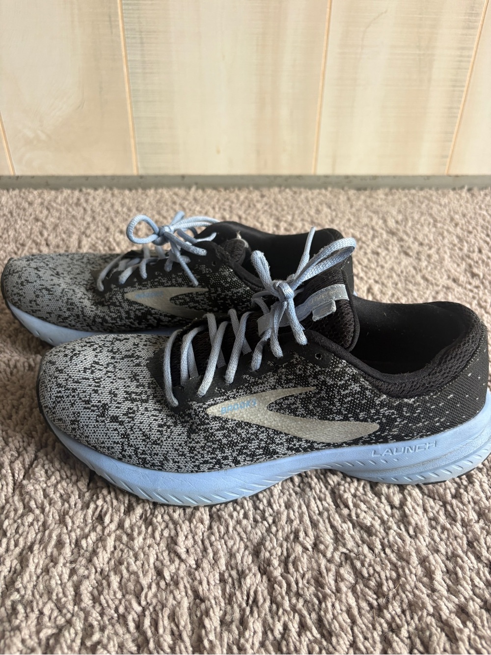 Brooks Women's Black and Light Blue Running Sneakers